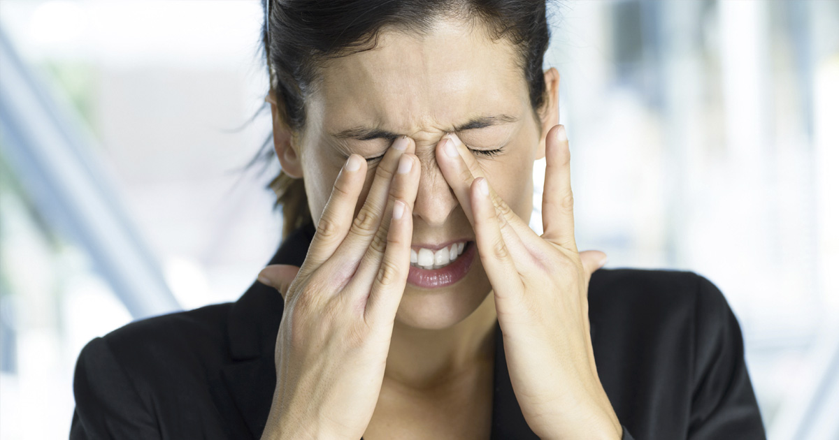 Evitar coçar os olhos pode prevenir aparecimento de doença grave